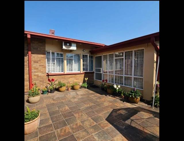 4 BEDROOM HOUSE FOR SALE IN VANDERBIJLPARK SE 1